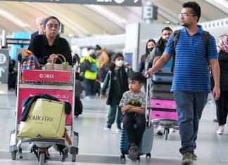 England Ends Covid Testing Requirement for Travelers from China