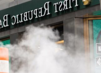 Exploring the Recent Downturn in the Financial Sector: Perplexity and Burstiness in Banking Industry