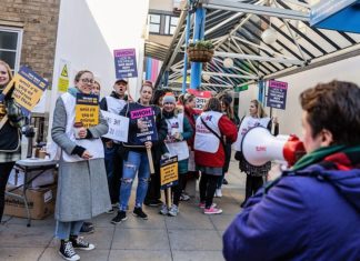 NHS Staff Set for Pay Increase Following Government and Health Union Negotiations